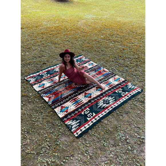 Alpaca Blanket Queen Size Forest Green Geometrical Pattern, Native Design Campin - Picture 1 of 9
